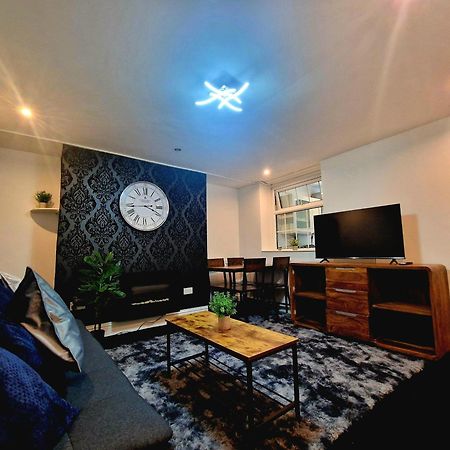 Private Courtyard Apartment In Bradford With Parking Шипли Экстерьер фото