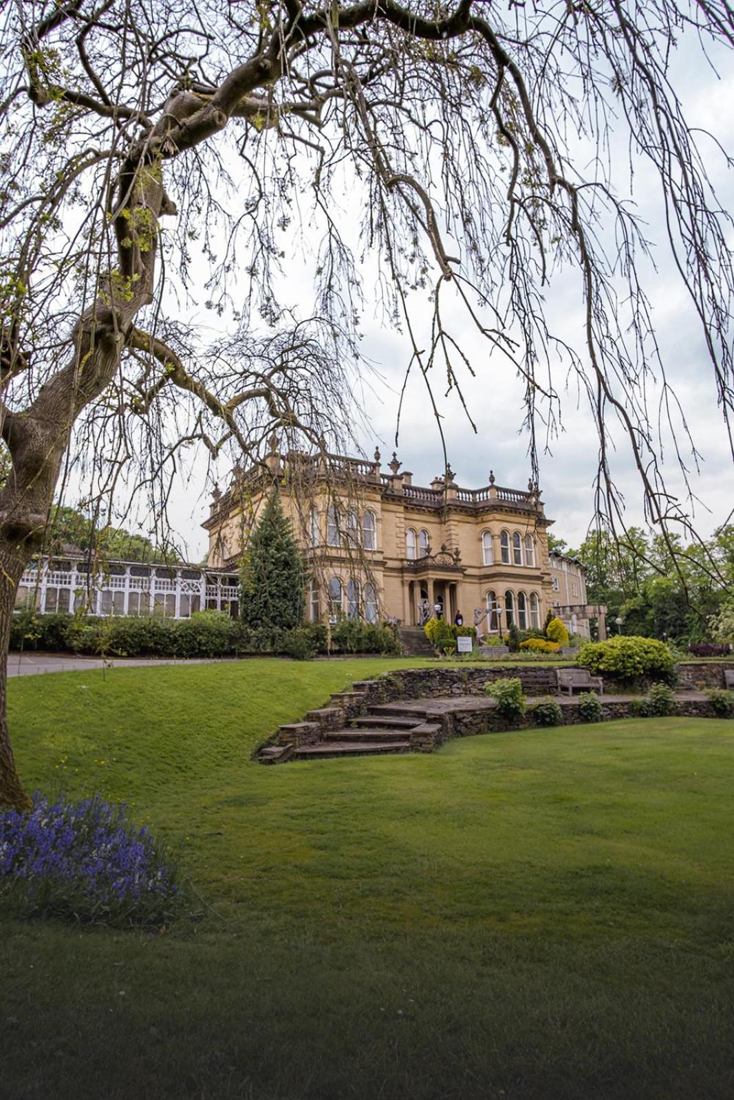Private Courtyard Apartment In Bradford With Parking Шипли Экстерьер фото