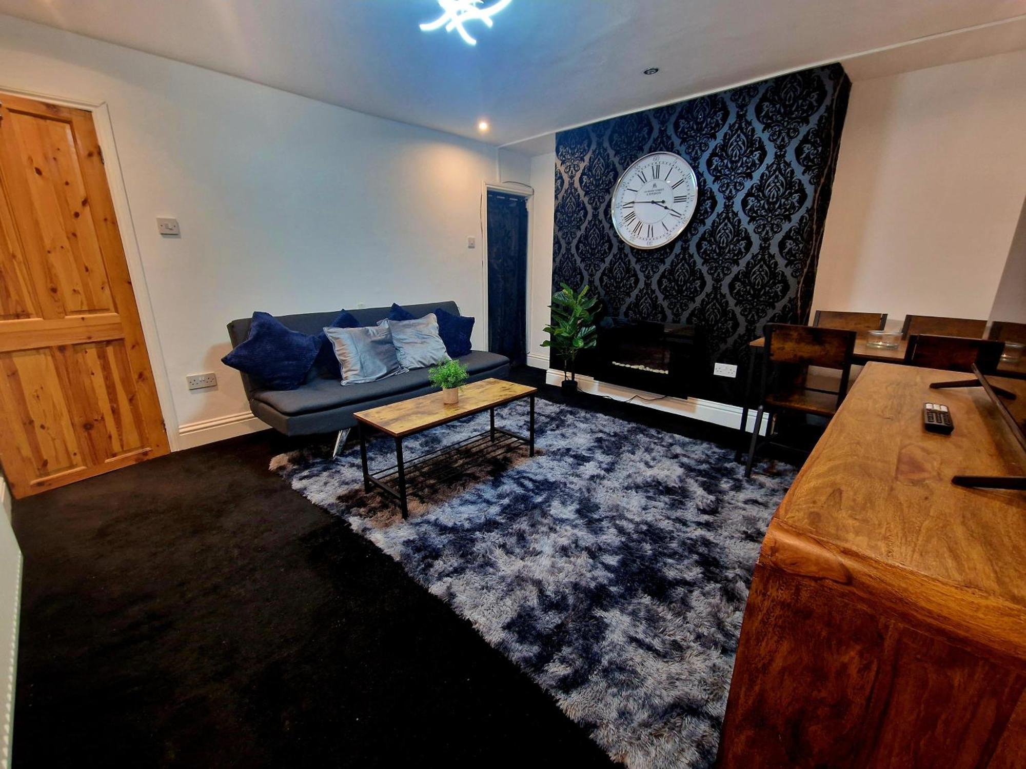 Private Courtyard Apartment In Bradford With Parking Шипли Экстерьер фото